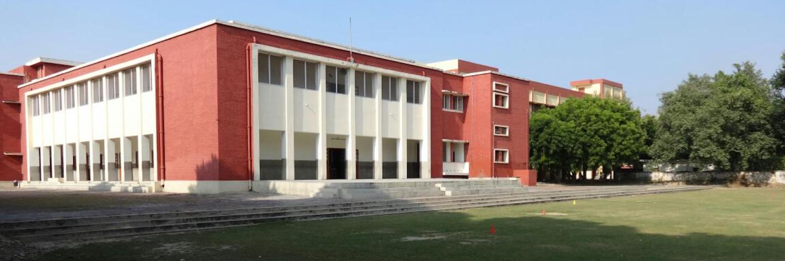 Mount Carmel College, Lucknow